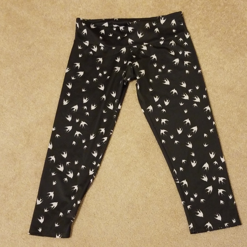 $5 ITEM MUST BUNDLE WITH 2 OTHER ITEMS Girls black leggings with birds